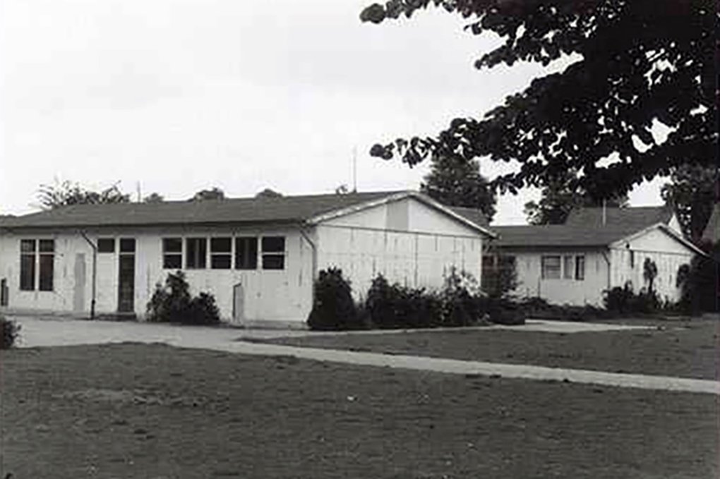 De huishoudschool in de Pastoor Doenstraat in Bavel in 1980. Nu staan hier winkels.